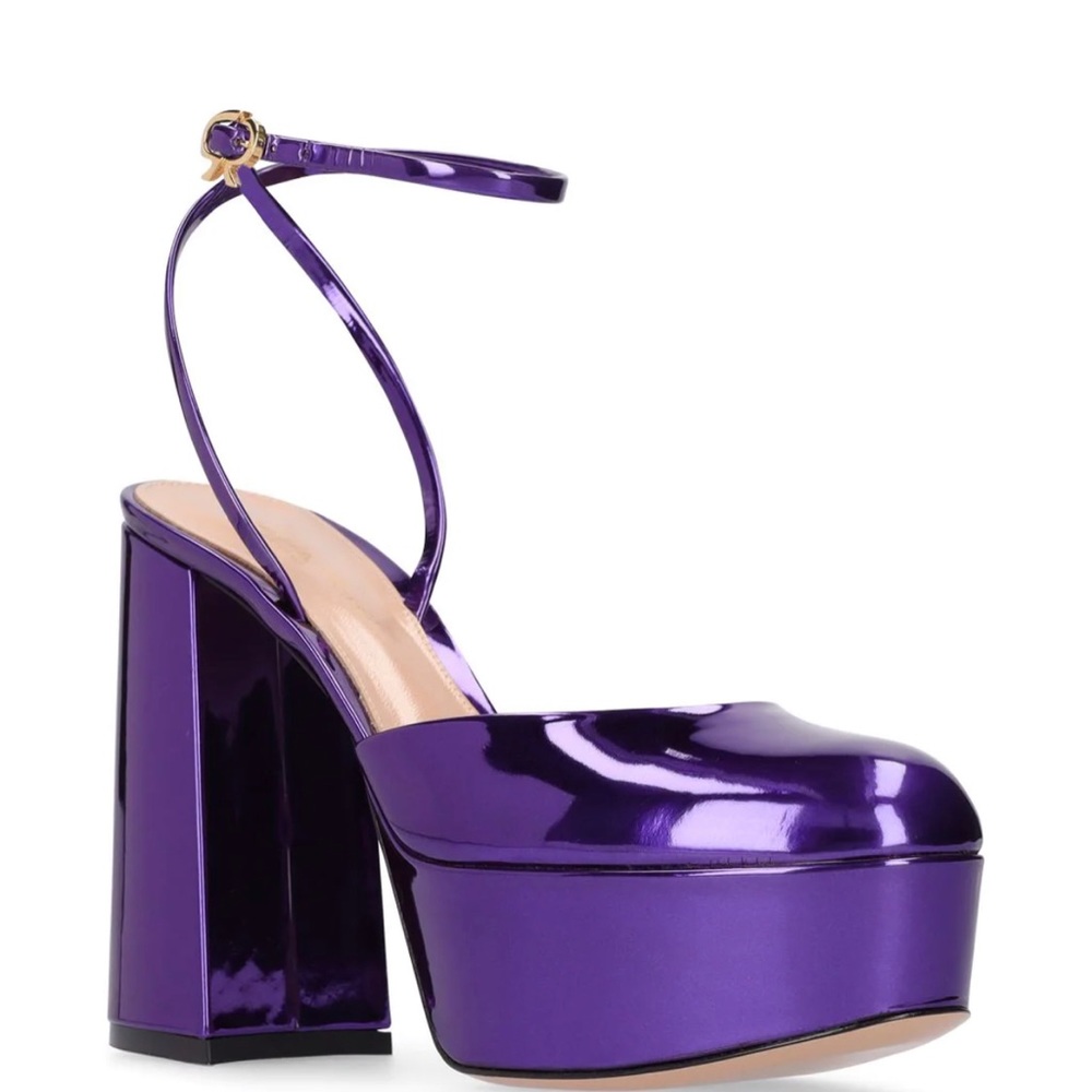 Gianvito Rossi
110mm Dua metallic platform pumps